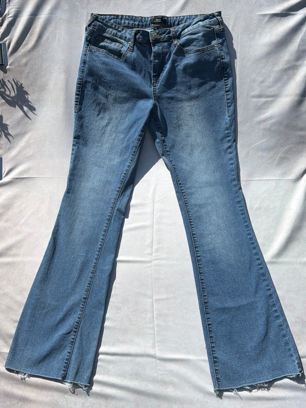 True Religion Size 32 Becca Style Mid Rise Bootcut Jean